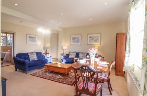 Hadleigh Cottage | 105 m² Cottage ∙ 2 bedrooms ∙ 4 guests