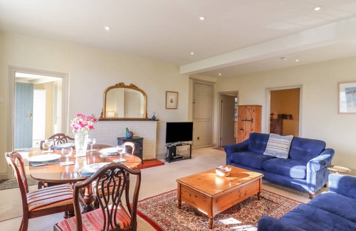 Hadleigh Cottage | 105 m² Cottage ∙ 2 bedrooms ∙ 4 guests