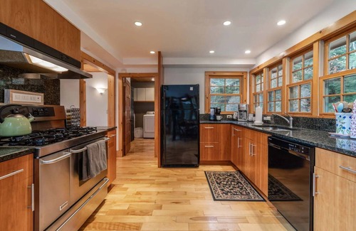 White River Junction House | 10ac, Wood Stove & Private - Wright Reservoir Est.