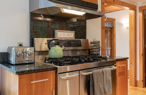 White River Junction House | 10ac, Wood Stove & Private - Wright Reservoir Est.