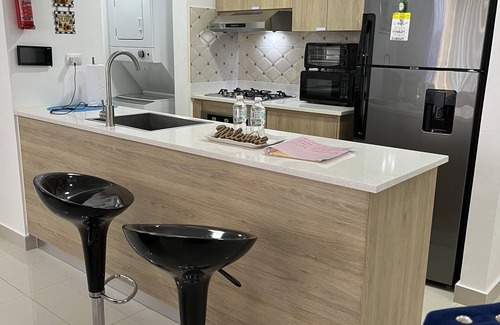 Punal Apartment | 10Min. Del Aeropuerto apt.picina aire wifi 24H seguridad patio de juegos parqueo