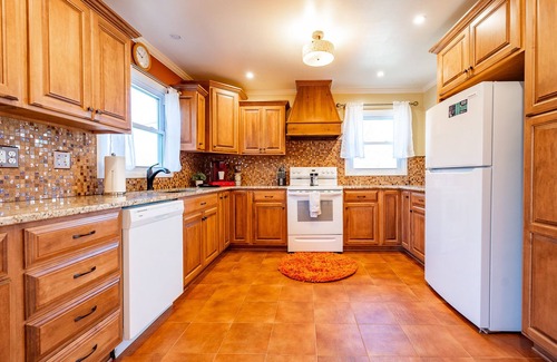 Bloomington House | 10mins to IUB: 4bd - Karaoke - Pickleball