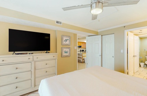 Destin Condo | 10th Floor Amazing Condo, Splash pad & multiple pools on-site, Near shops!