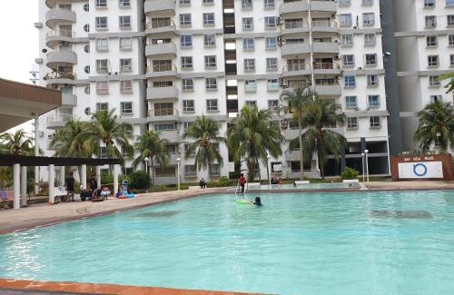 Kampung Teluk Kemang Apartment | 11 Cozyhome -Karaoke pool bbq fishing