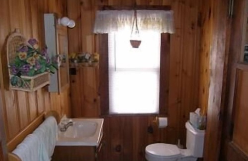 Sandwich Cottage | 11 Freeman Ave - SD357
