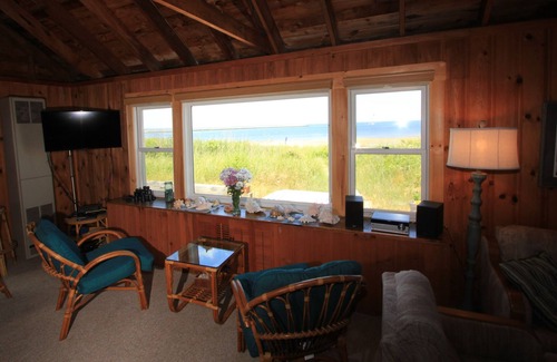 Sandwich Cottage | 11 Freeman Ave - SD357