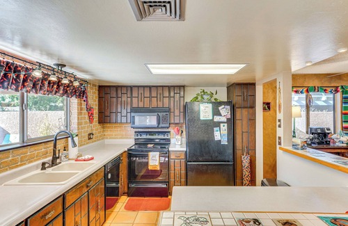 Tucson House | 11 Mi to Sabino Canyon: SW-Style Home in Tucson