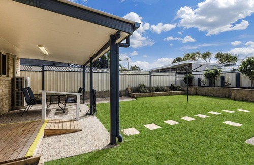 Golden Beach House | 11 Wills Avenue Golden Beach QLD