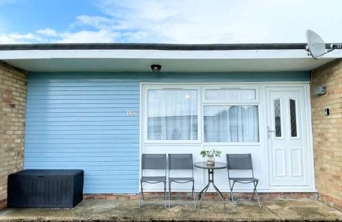 Great Yarmouth Ski Chalet | 119 Hemsby Holiday Chalet, Convenient for sandy beach