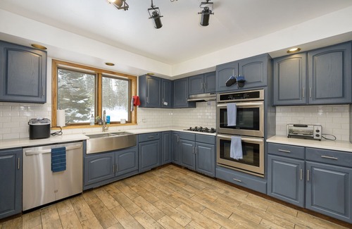 Fraser Ski Chalet | 11BR 8Bath Chalet with mountain views and close to the bus.