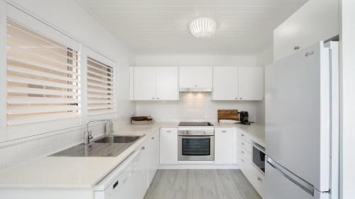 Terrigal House | 12 At Terrigal Ocean Views, Wifi Accom Holidays
