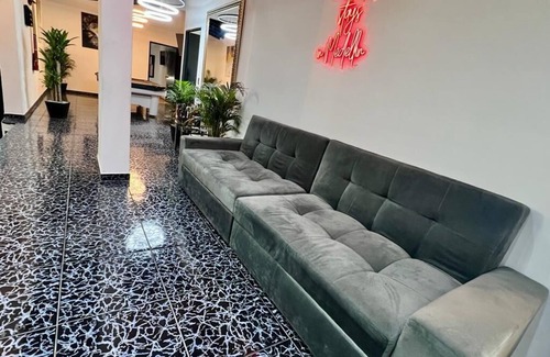 Medellin Villa | 12 bedroom Villa (Heated pool) Bachelor Friendly, El poblado.