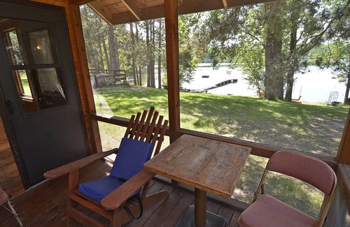 Iron River Cabin | #12, Lakeside, Delta Lodge-Owner for 32 years