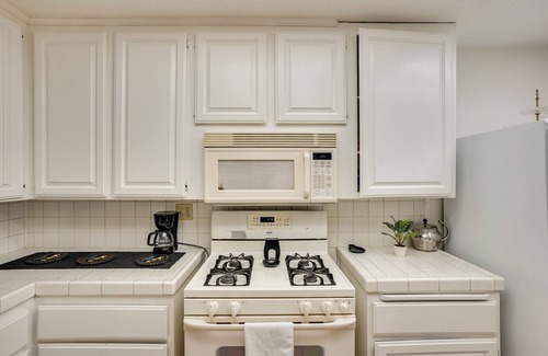 Downey House | 12 Mi to Dtwn LA: Family Home w/Private Sauna!