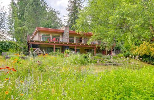 Sandpoint House | 12 Mi to Schweitzer Spacious Home with Deck!