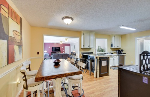 Watkinsville House | 12 Mi to UGA Campus: Spacious Group Getaway!