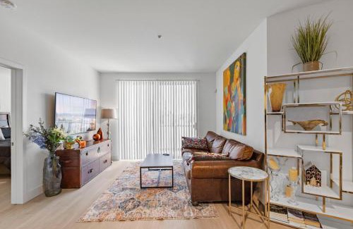 Downtown Apartment | 12 Walk Promenade Heart Santa Monica