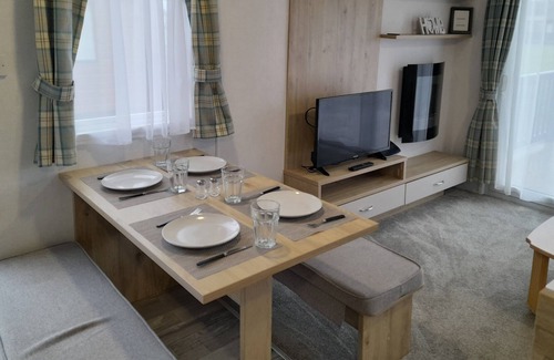 Forfar House | 12A Beautiful Lodge Home For Hire 2 Bedrooms