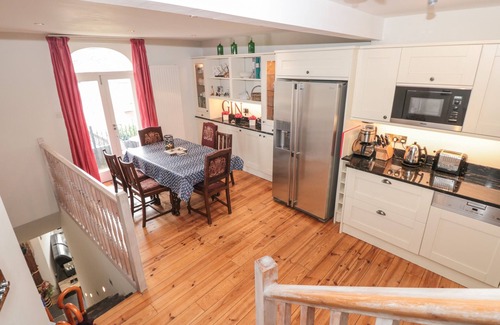 Dartmouth Apartment | 13 Above Town