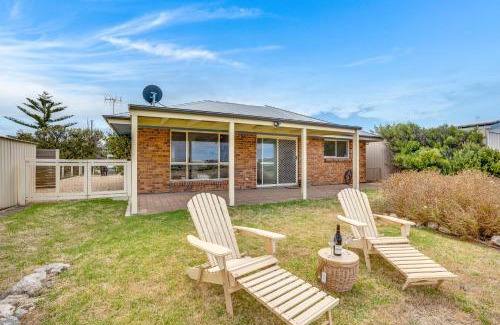 Goolwa Beach House | 13 Kightley Rd - BYO Linen - Pets Negotiable - Wi-Fi