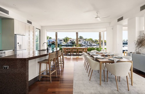 Noosaville House | 13 The Promontory Noosa Waters