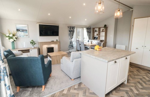 Cayton Bay Cottage | 130 m² Cottage ∙ 3 bedrooms ∙ 6 guests
