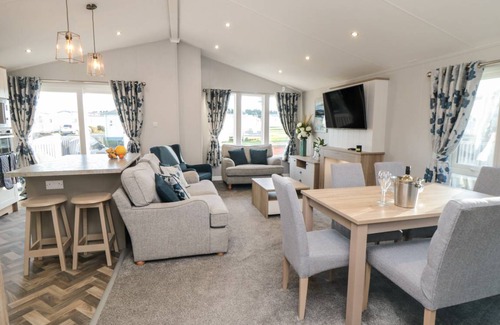Cayton Bay Cottage | 130 m² Cottage ∙ 3 bedrooms ∙ 6 guests