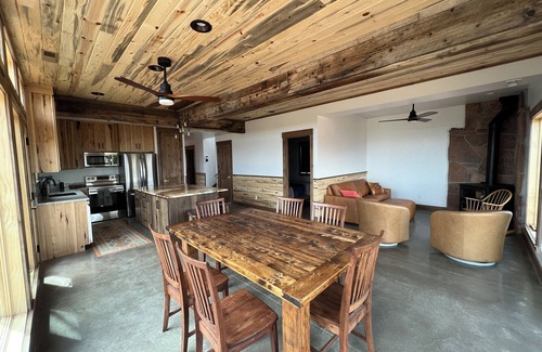 Teasdale Cabin | 14 acres on your own private plateau near Capitol Reef!