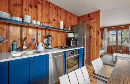 Dennis Port House | 14 Manning Road Dennis Port - Sea Cottage
