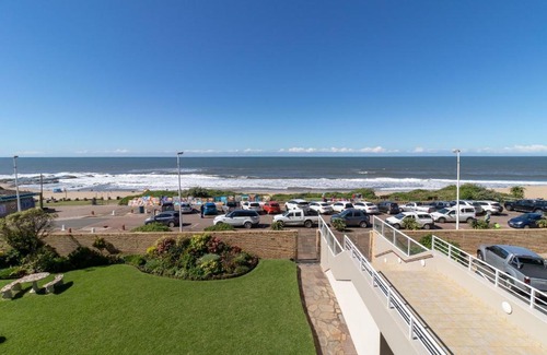 Warner Beach Apartment | 14 Warnerdoone Beachfront Apartment