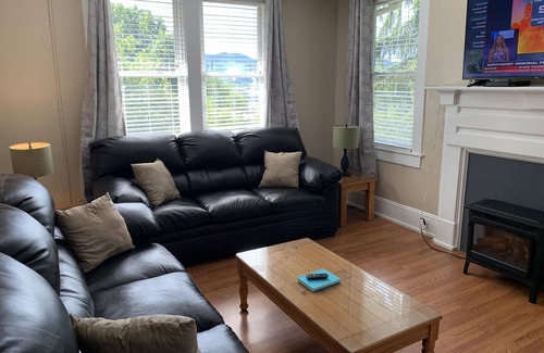 Canton Apartment | 144 1/2 Check Our Apartment Canton restaurants, brewery 20 min Asheville, WiFi