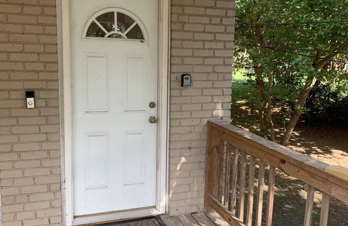 Canton Apartment | 144 1/2 Check Our Apartment Canton restaurants, brewery 20 min Asheville, WiFi