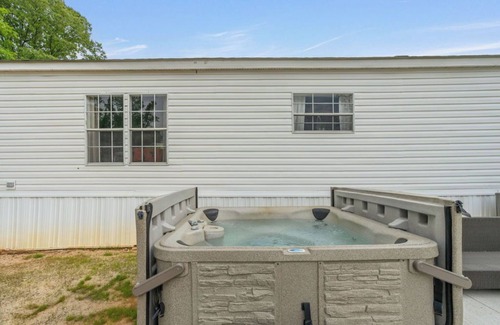 Coosa County House | 15 acres, hot tub, pond, creek, pet friendly!