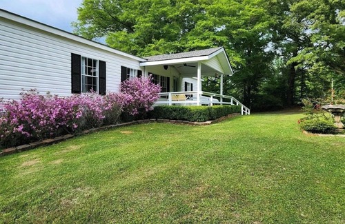 Coosa County House | 15 acres, hot tub, pond, creek, pet friendly!