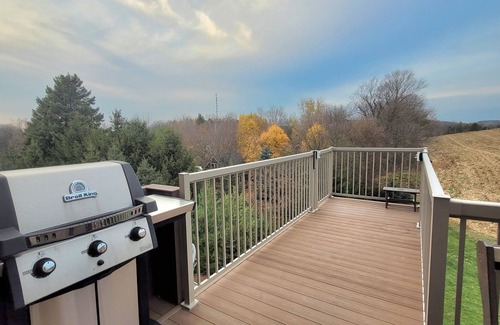 Zorra Apartment | 15 Mins From Stratford Festival, two Viewing Decks of the Scenic Countryside