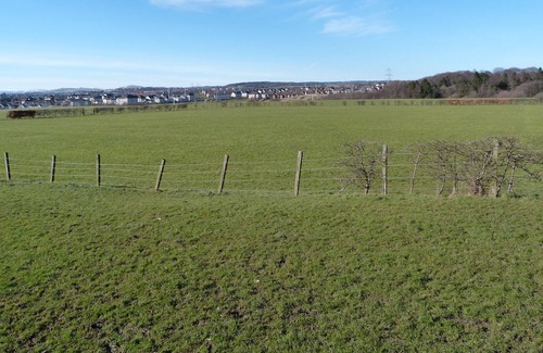 Duloch Apartment | 15 mins to Edinburgh, private parking, 45 golf courses and excellent transport.