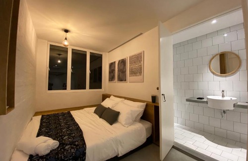 Seri Kembangan Bed & Breakfast | 1502A by Mushroom Projects