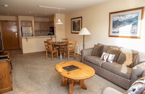 Lakeside Village Condo | 1538 Lakeshore 1 Bedroom Condo by RedAwning