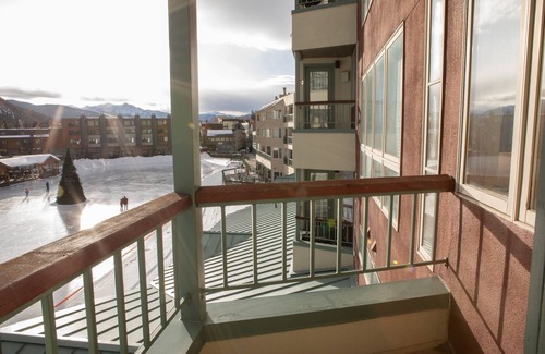 Lakeside Village Condo | 1538 Lakeshore 1 Bedroom Condo by RedAwning