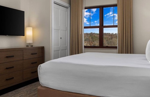 Sevierville Resort | 1567 sq ft 3-bedroom 2-bath resort with WiFi and heated indoor water park
