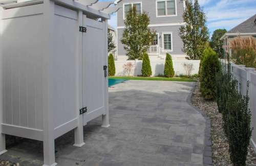 Avalon House | 159 26th Street - Spacious home in the heart of Avalon, two blocks to beach.