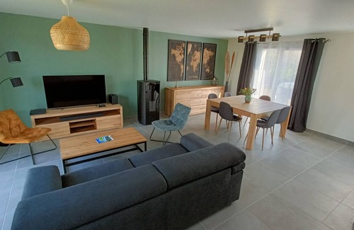 Le Palais House | 15min walk Pier, shops and beaches