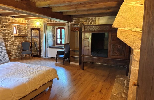 Plounerin Other | 15th century Breton manor house - 4 bedrooms - 3 bathrooms - Wifi - sleeps 8