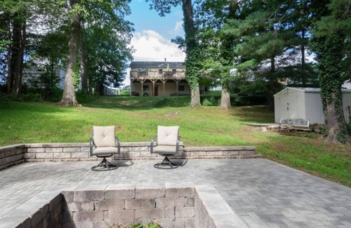 Southington House | #16 *A COZY GETAWAY* 4BED/3BATH HOME W/FIRE PIT