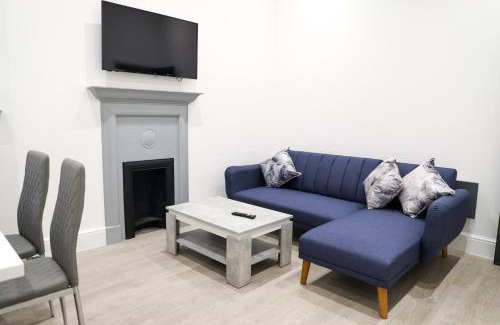 Liverpool City Centre Apartment | 16 Queen Avenue Collection by Happy Days