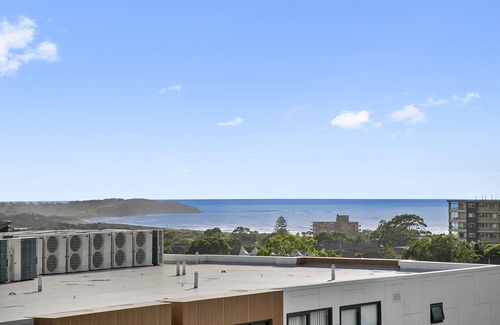 Dee Why Apartment | ★160m2 LUXURY ROOFTOP PENTHOUSE, OCEAN VIEW,GARAGE