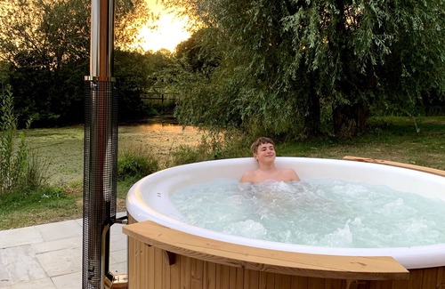 Harleston House | 16th century grade II* farmhouse with hot tub and wild swimming