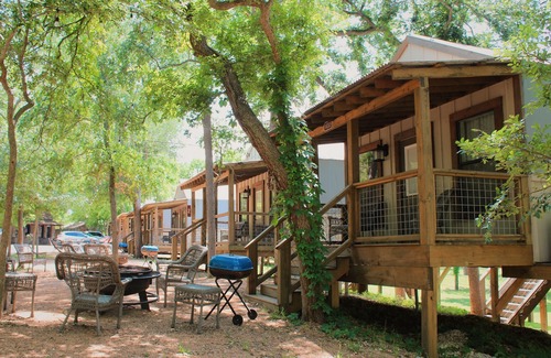 Seguin Cabin | 17 Son's Geronimo - Birdhouse Cabin