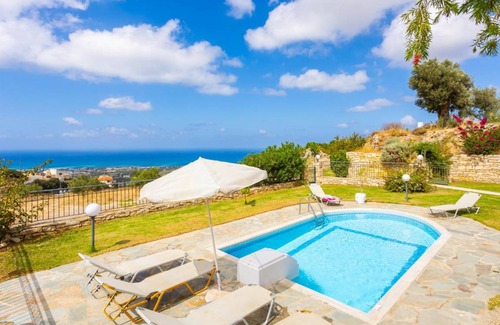 Maroulas Villa | 175 m² Villa ∙ 3 bedrooms ∙ 6 guests