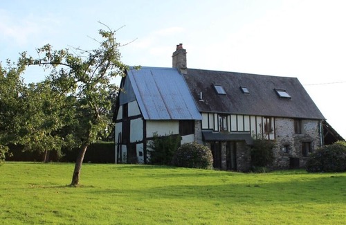 Brecey Cottage | 17th Century Normandy Farmhouse, *** Tastefully Renovated and family friendly